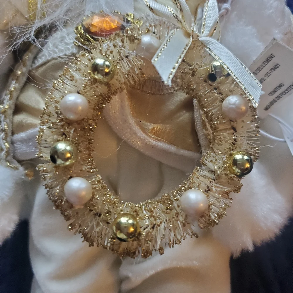 Pier 1 White And Gold Snowy Santa Decor Figure With Wreath